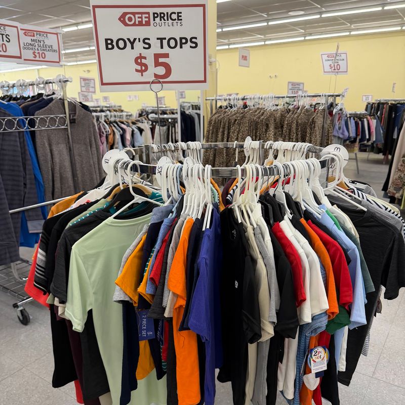 This Connecticut Warehouse Is So Affordable Brand-Name Clothes Can Cost As Little As $5 - Decor Hint Sizes Reach From Kids’ Finds To Men’s 3XL