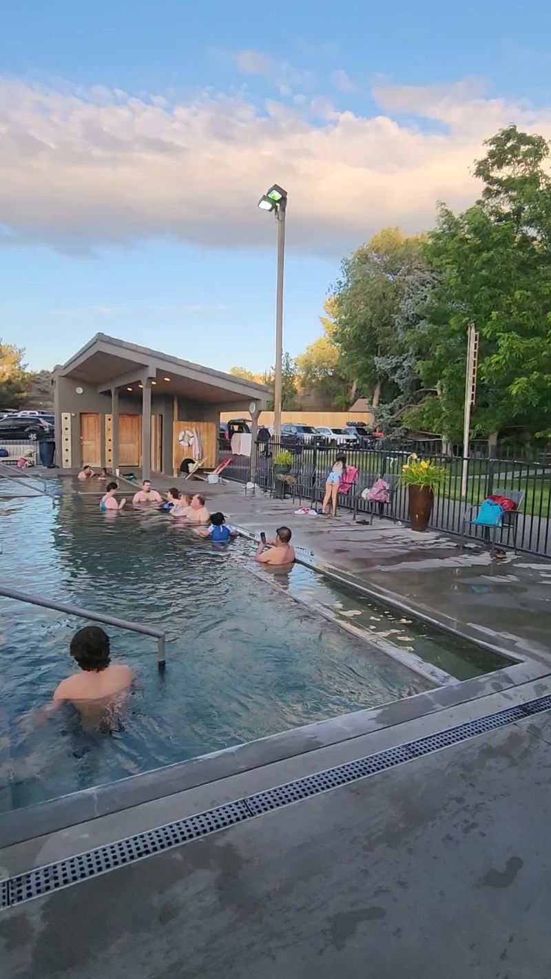 Choose Between Public Pools And Private Soaking Rooms