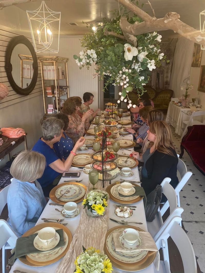 The parTEA Room On Main, Minden