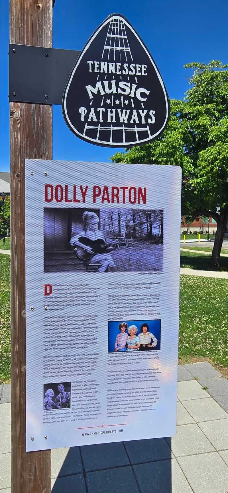 Dolly Parton Tennessee Music Pathways Marker, Sevierville