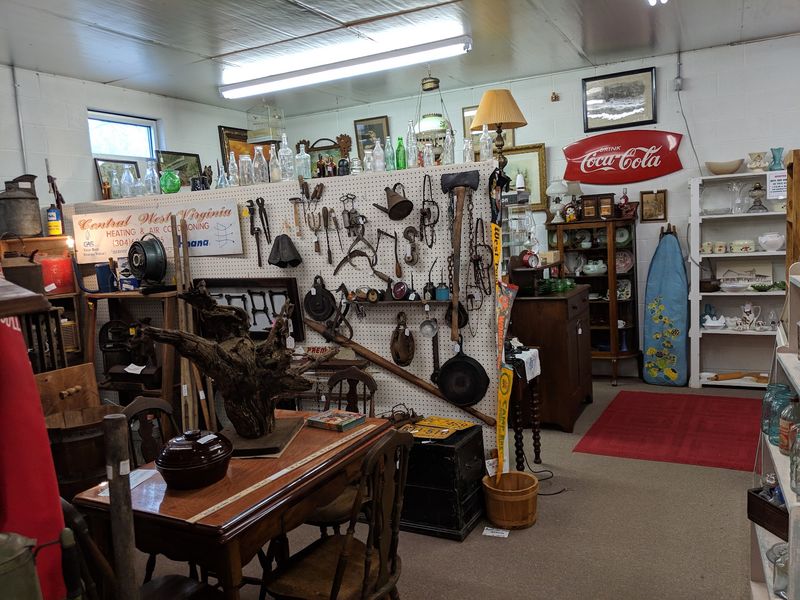 10 Bazaars In West Virginia Where Your Money Goes Further Than You’d Expect - Decor Hint Buckhannon Antique Mall
