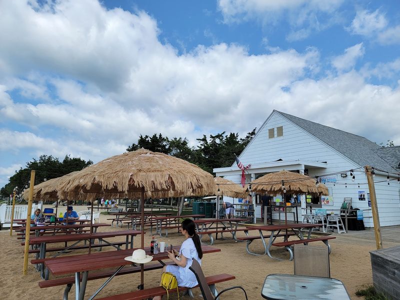M&J Beach Grille & Seafood, Madison 