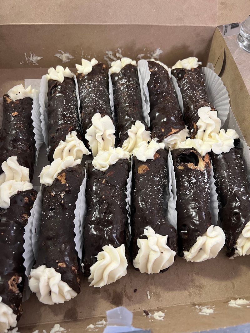 Cannolis Keep Loyal Customers Coming Back