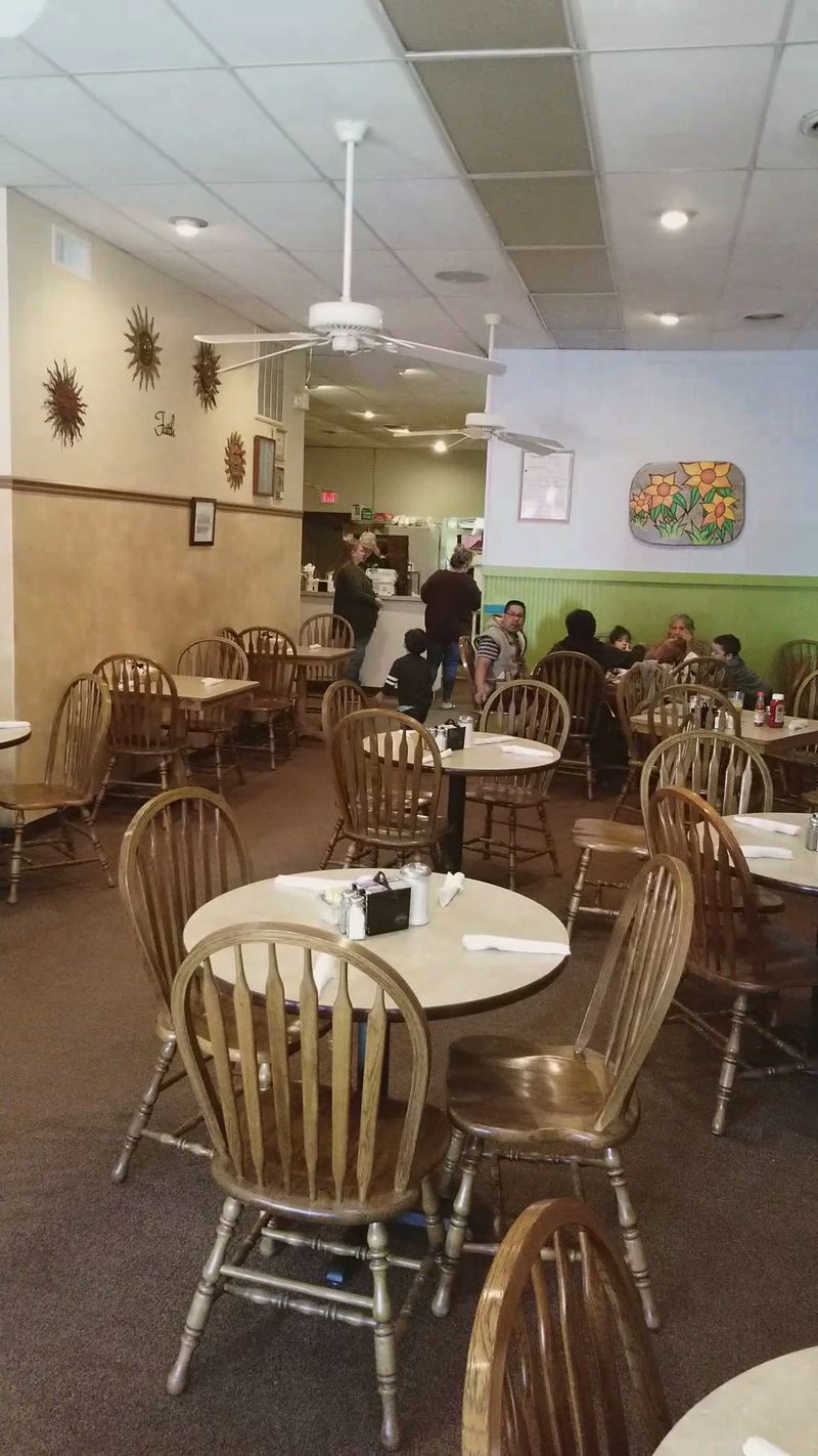 The 10 North Carolina Mountain Diners Where The Same Families Have Cooked For Years - Decor Hint Everett Street Diner