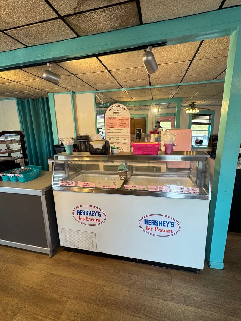 Locals Say This Tiny Virginia Diner Serves One Of The Finest Breakfasts Around - Decor Hint Twenty Four Flavors Of Ice Cream