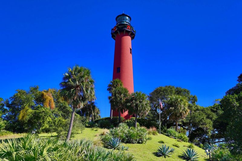 Climb These 7 Florida Lighthouses And You Finally See How The Coastline Fits Together - Decor Hint Jupiter Inlet Lighthouse & Museum
