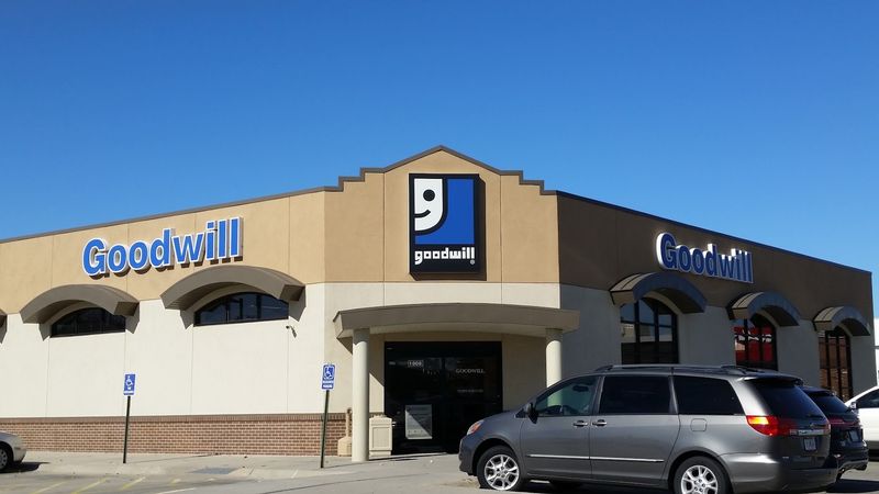 7 Nebraska Thrift Stores Big Enough To Fill Whole Former Grocery Buildings - Decor Hint Goodwill Retail Store In Grand Island