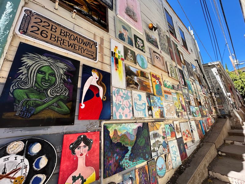 This Dreamy Arizona Mining Town Still Feels Wonderfully Offbeat - Decor Hint Galleries, Murals, Creative Energy