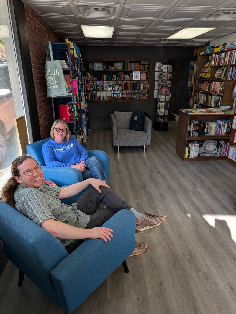 This Woman-Owned Kentucky Bookstore Doubles As The Town'S Living Room - Decor Hint Staff Who Remember What You Like