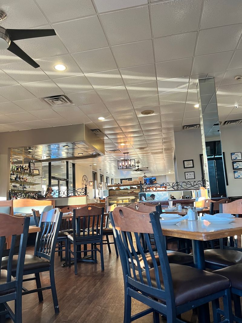10 Blue Collar North Carolina Restaurants That Serve Huge Portions For Cheap - Decor Hint Landmark Restaurant Diner, Charlotte
