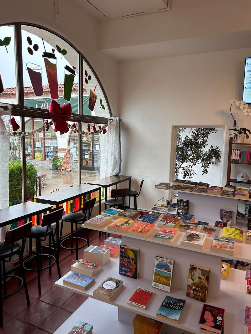 dym books & boba, Pasadena