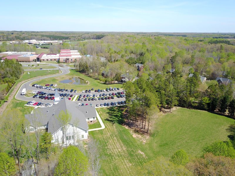 This Small North Carolina Town Has Three Public Schools Ranking Near The Top Of The State - Decor Hint Family-Friendly Neighborhoods Add To The Appeal Beyond The Classroom