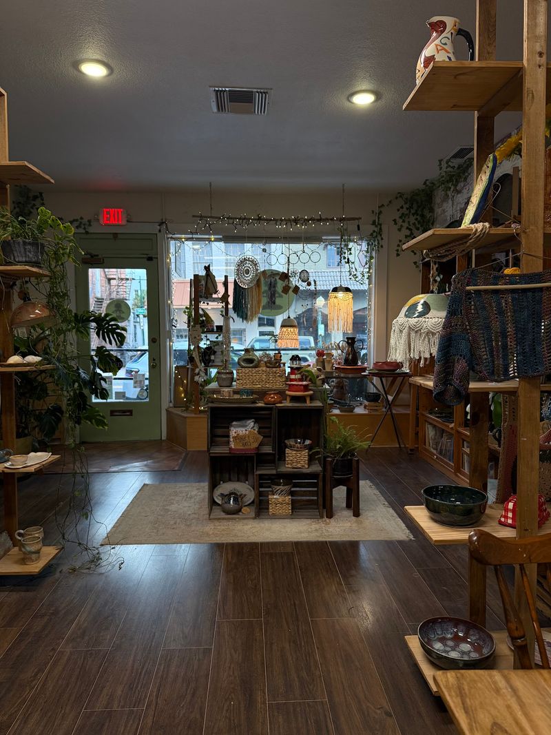 Yada Yada Pottery in Mount Dora