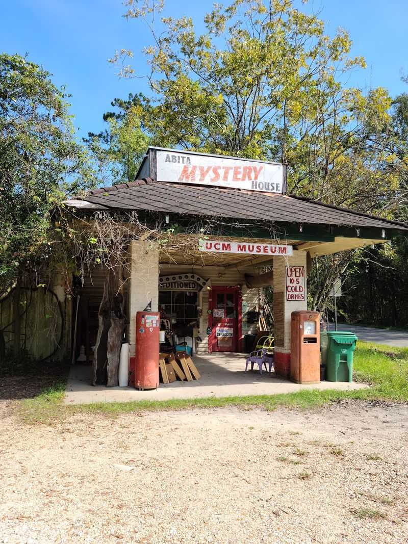 You Might Be Surprised One Of Louisiana'S Most Cheerful Places Is This Charming Little Town - Decor Hint The Gloriously Odd Mystery House
