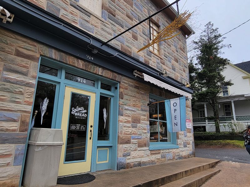 This West Virginia Bakery Turns Cinnamon Rolls Into Pure Comfort - Decor Hint Local Goods, Good Coffee, And A Real Community Feel