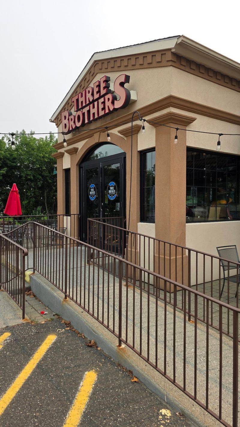 Its Route-Side Location Keeps Things Casual