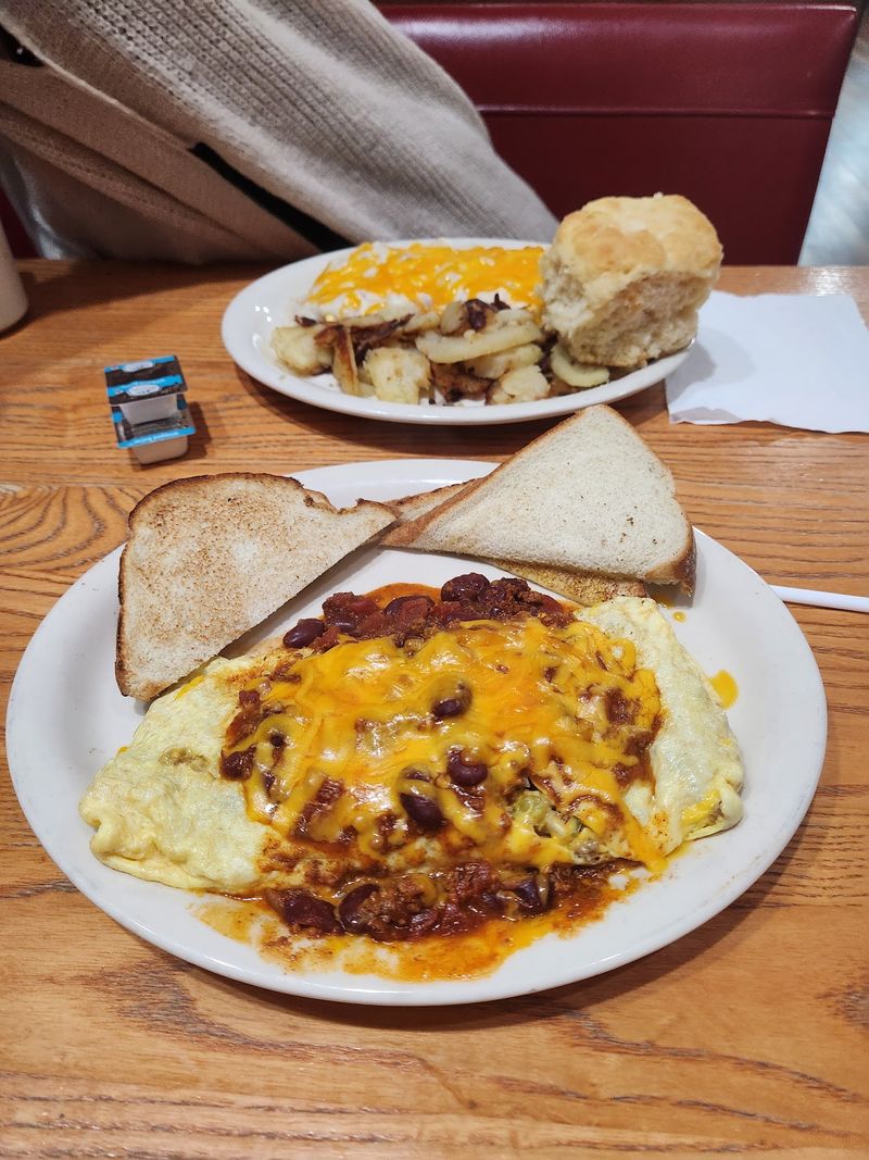 People Are Going Crazy Over The Comforting Meals At This Classic West Virginia Diner - Decor Hint Appalachian Favorites Hold Their Own