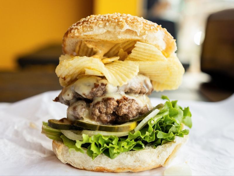 GoldBurgers, Newington