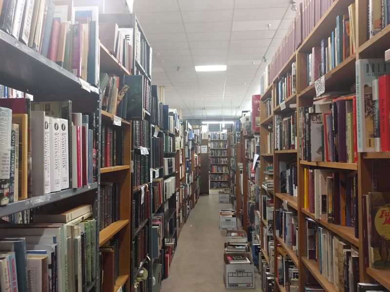 Get Lost In Maryland’s Massive Bookstore That Feels Like A Labyrinth - Decor Hint A Story That Started On A Second Floor