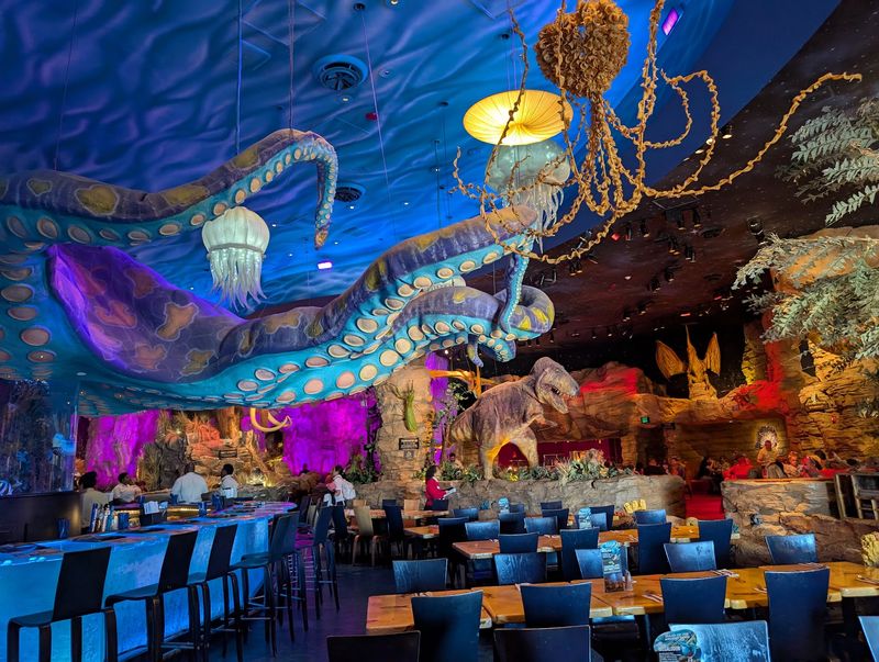 T-Rex Cafe: Dinner With Dinosaurs