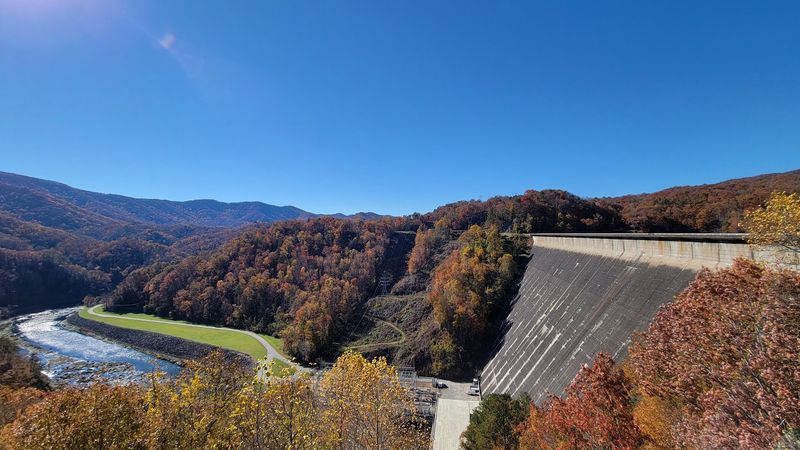A 480-Foot Wall Of Concrete Completely Dwarfs Everything Around It