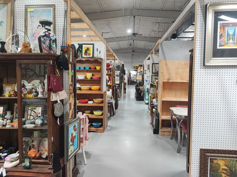 Antique City Mall, Micanopy