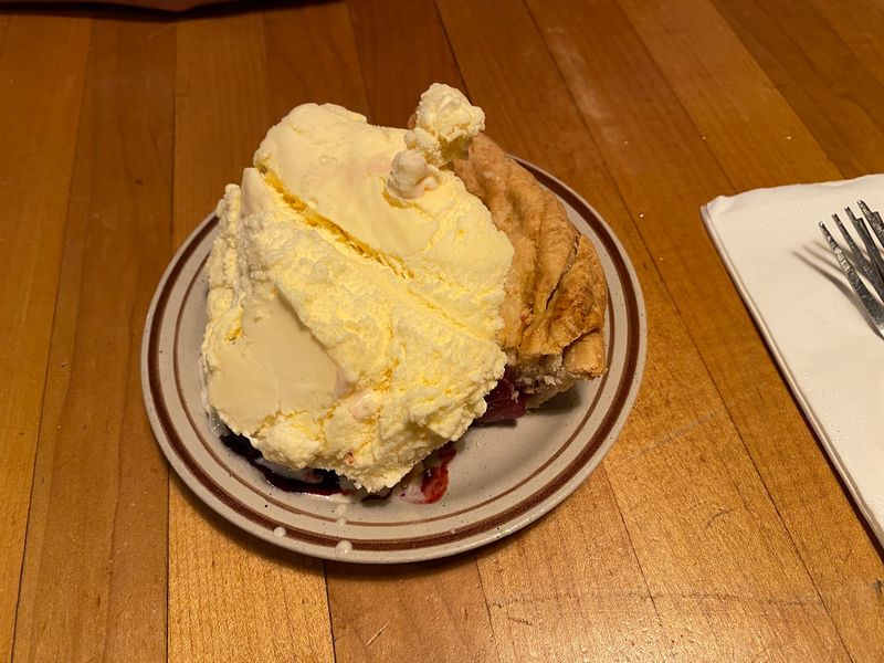 This Cozy California Cafe Serves One Of The Most Famous Apple Pies In The State - Decor Hint Pie A La Mode With A Generous Slab Of Vanilla