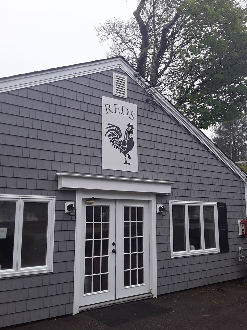 The Biscuits And Gravy At This Connecticut Diner Keep Locals Coming Back - Decor Hint Homemade Breakfast Gives This Little Diner Its Following
