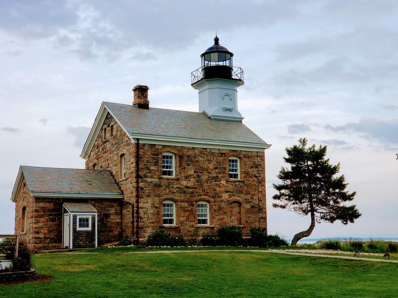 10 Little-Known Connecticut Attractions With A Seriously Spooky Side - Decor Hint Sheffield Island Lighthouse, Norwalk