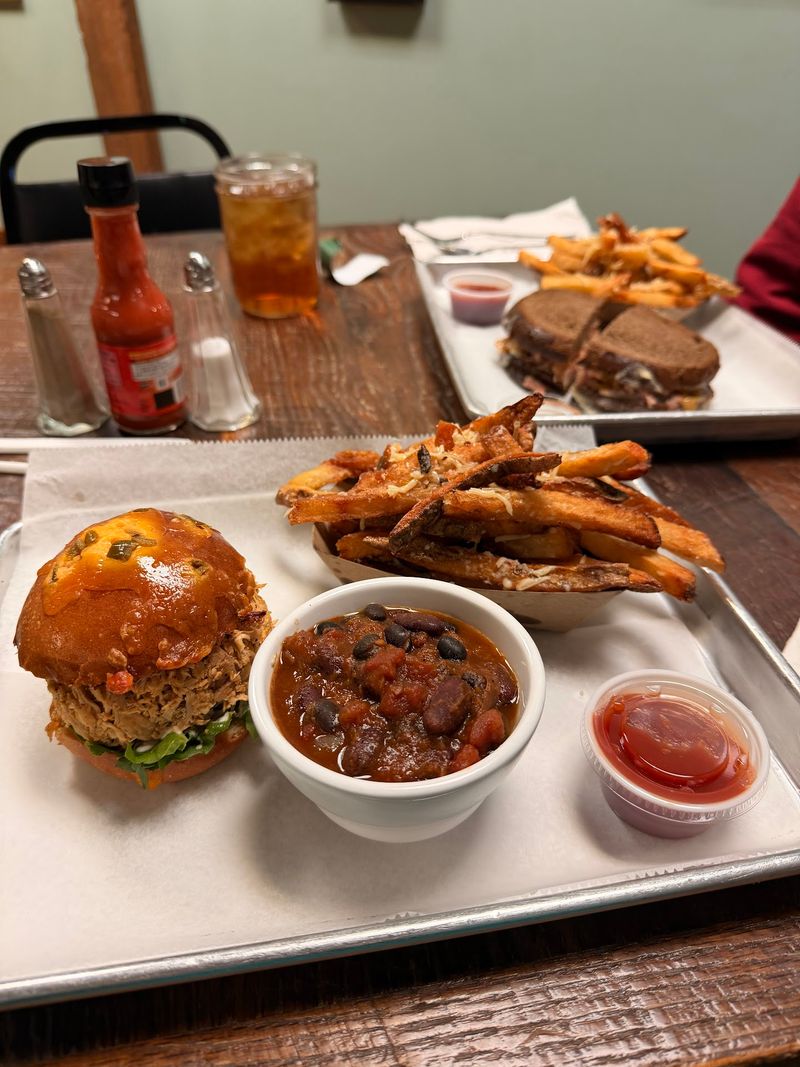 An Unforgettable Meal Awaits At This Pay-What-You-Can Restaurant In Kentucky - Decor Hint Lunch That Changes When The Season Does