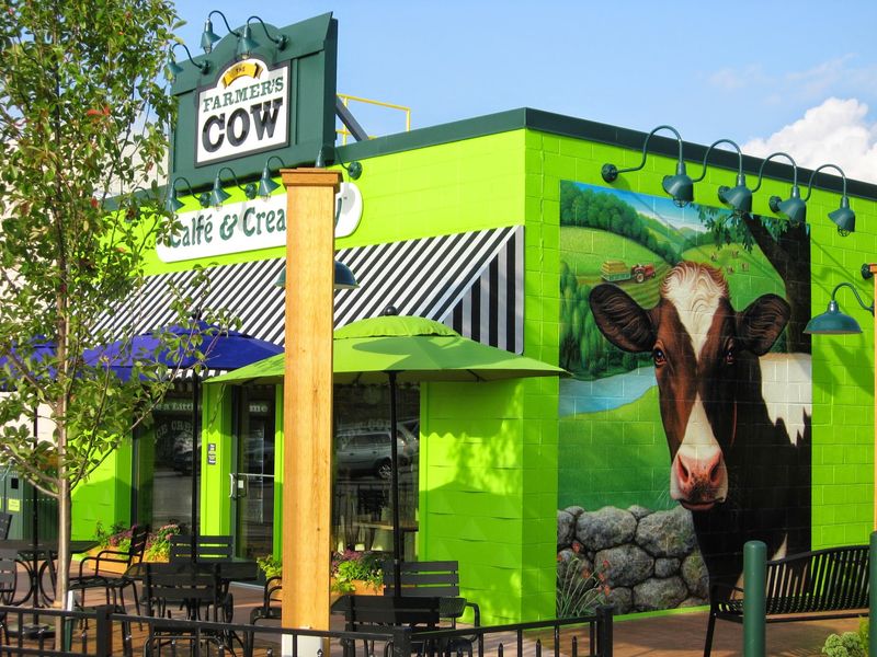 The Farmer's Cow Calfé & Creamery, Mansfield Center 