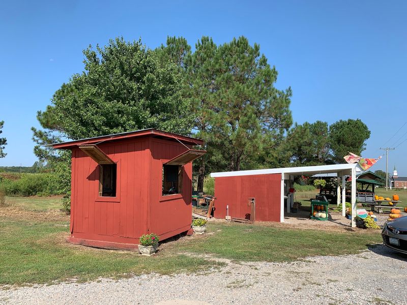 These 10 North Carolina Country Markets Are Must-Visits For Fresh Bread, Meats, And Pastries - Decor Hint Farmer Frank's Farm Market, Gates