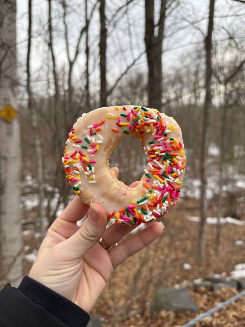 Luke's Donut Shop, Avon