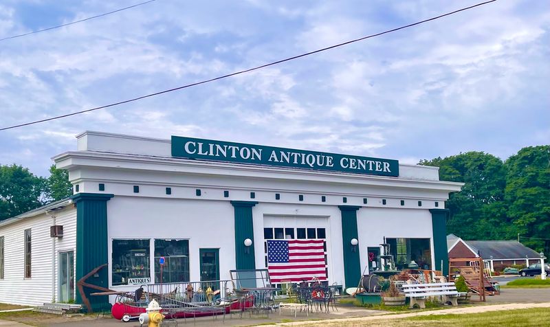 Clinton Antique Center, Clinton