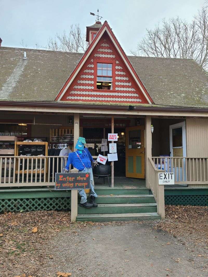 Locals Keep Returning To This Historic Connecticut Destination Every Fall, Home To America’s Last Steam-Powered Cider Mill - Decor Hint Country Roads Lead Away From The Busy Waterfront