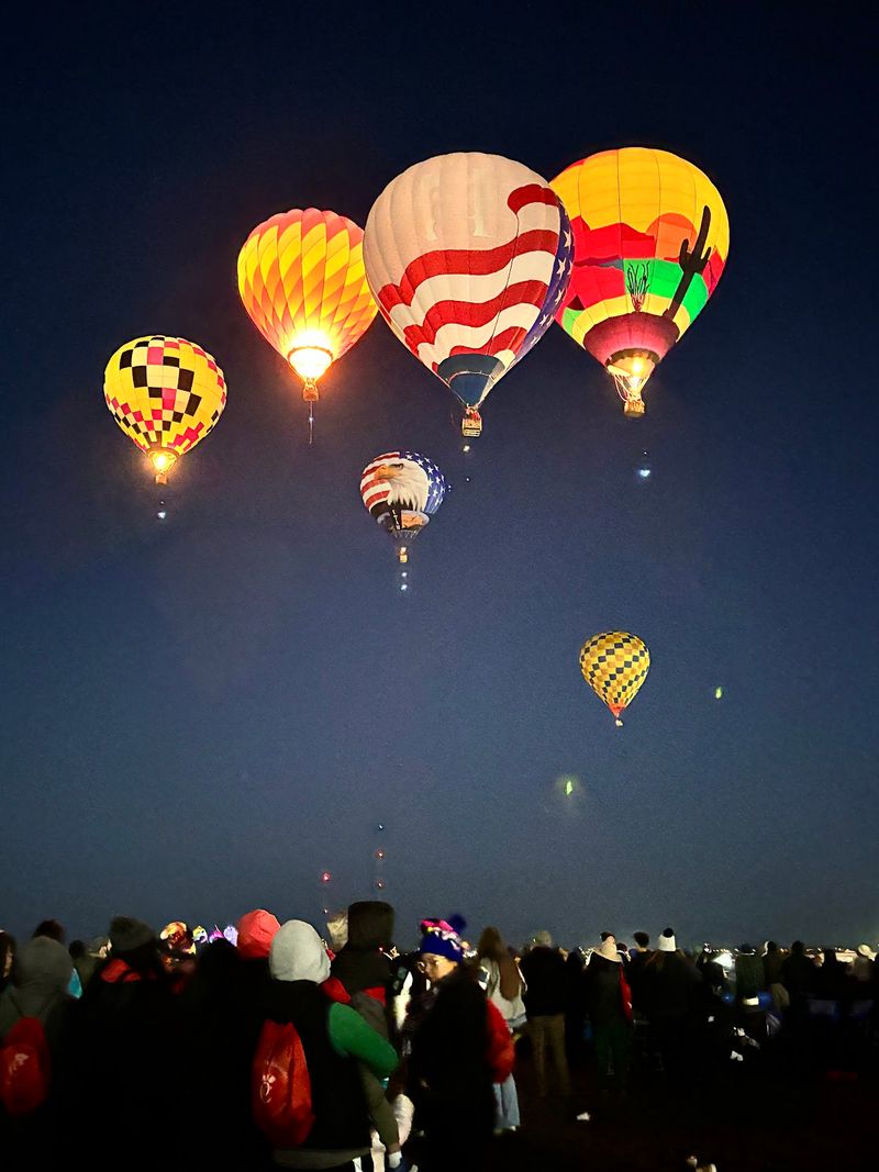 This New Mexico Festival Turns Sunrise Into A Sky Full Of Color Every October - Decor Hint Dawn Patrol Lights The Dark