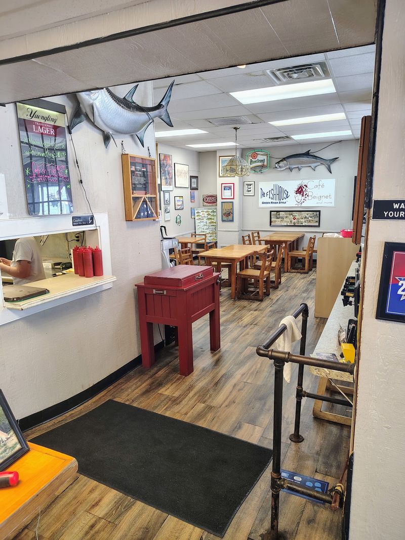 These 11 Kentucky Catfish Restaurants Have Been Frying The Same Way For Years - Decor Hint The Fish House