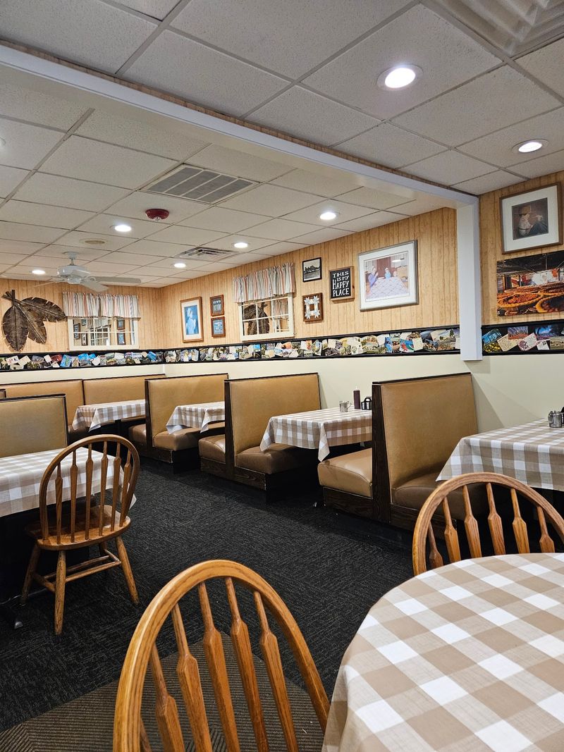 This Amish Kitchen In Florida Bakes More Than Twenty Kinds Of Pie Every Morning - Decor Hint Homestyle Decor and a Room That Feels Lived In