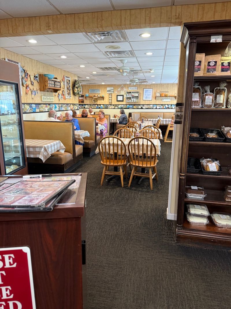 This Amish Kitchen In Florida Bakes More Than Twenty Kinds Of Pie Every Morning - Decor Hint Who Fills the Tables and When to Expect a Line