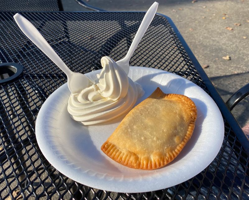 This Kentucky Farm Makes Homemade Apple Slushies And Has Animals Waiting Outside - Decor Hint Fried Pies, Peach Ice Cream, And Caramel Apples Worth The Line