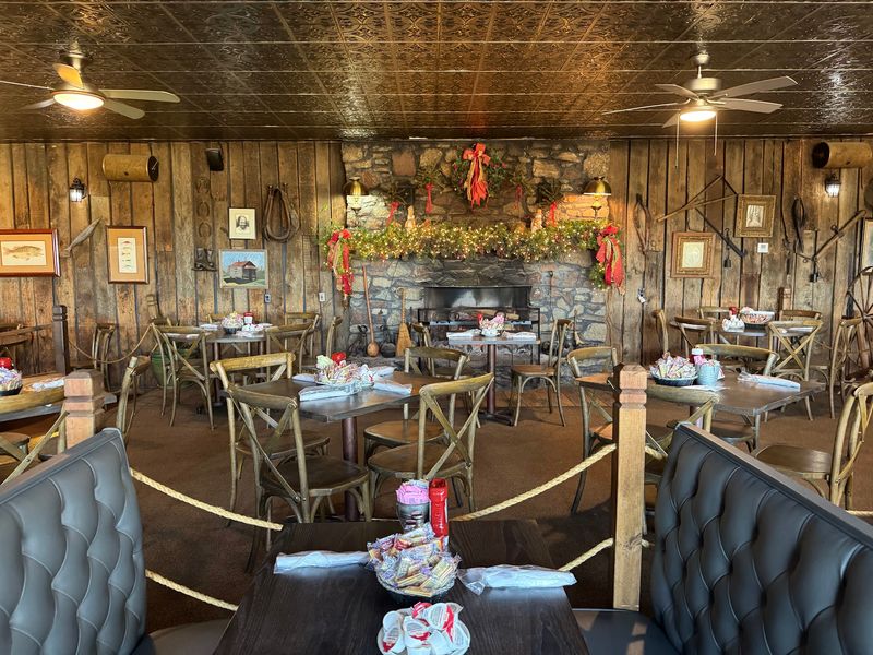 11 Strange And Delicious Tennessee Eateries You Won’t Forget Anytime Soon - Decor Hint Hagy’s Catfish Hotel, Shiloh