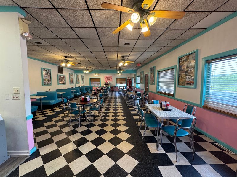 Locals Say This Tiny Virginia Diner Serves One Of The Finest Breakfasts Around - Decor Hint Red Vinyl Booths And Checkered Floors