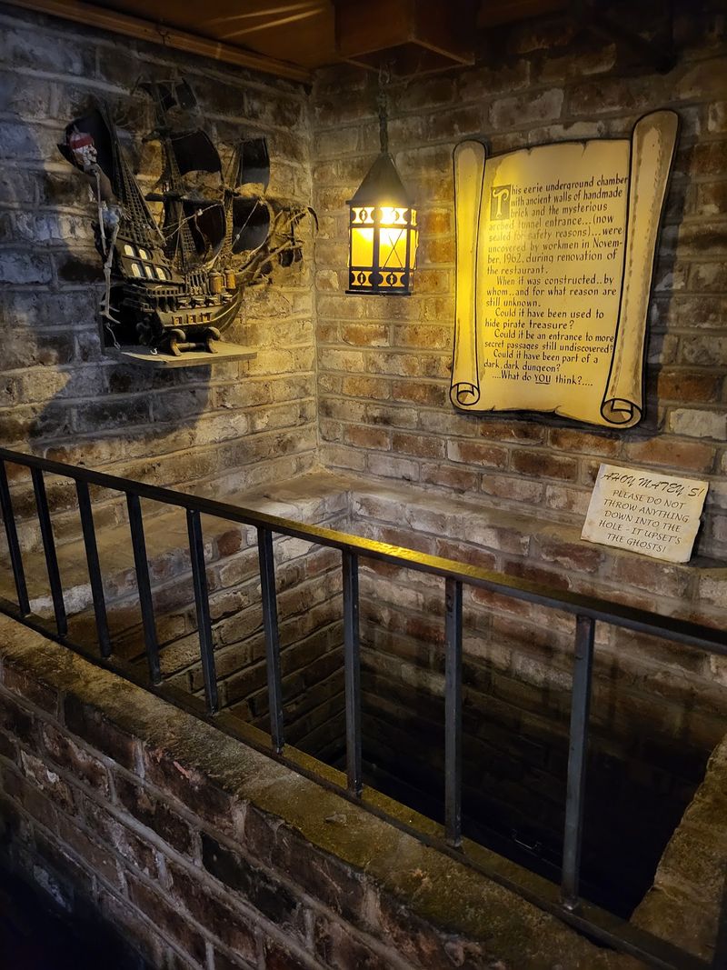 These 10 Georgia Places Are Known For Their Eerie Paranormal Legends - Decor Hint The Pirates' House