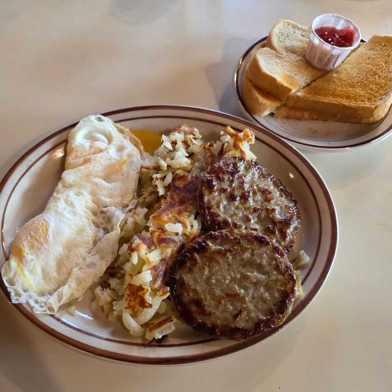 Gravy Or Hollandaise? This Idaho Breakfast Makes You Pick A Side