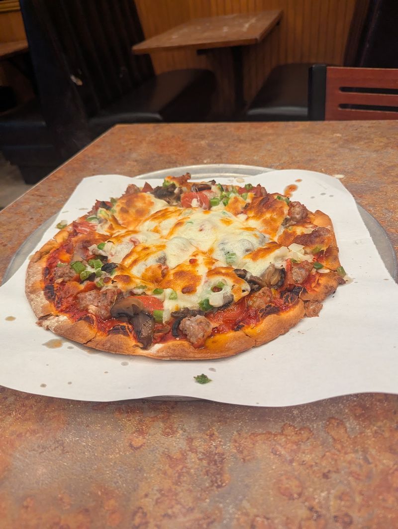 Incredible Pepperoni Pizza Is Hiding Inside This Unassuming Minnesota Italian Restaurant - Decor Hint Takeout Only, Order Ahead