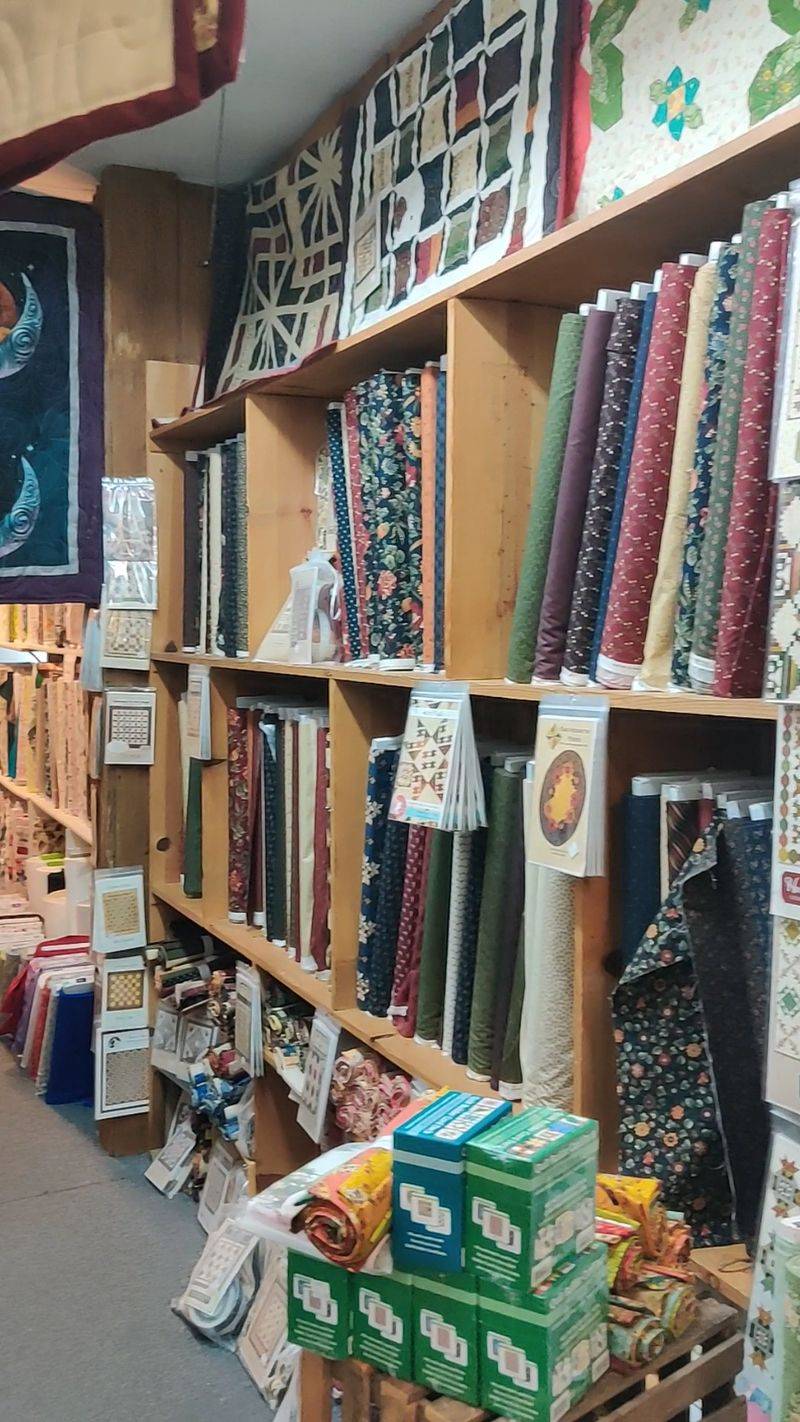 Log Cabin Quilt Shop, Bird-In-Hand