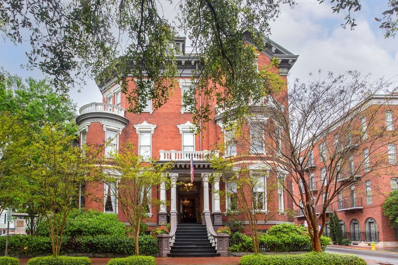 These 10 Georgia Places Are Known For Their Eerie Paranormal Legends - Decor Hint Kehoe House