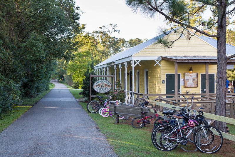You Might Be Surprised One Of Louisiana'S Most Cheerful Places Is This Charming Little Town - Decor Hint Thirty-One Miles Of Easy Pedaling