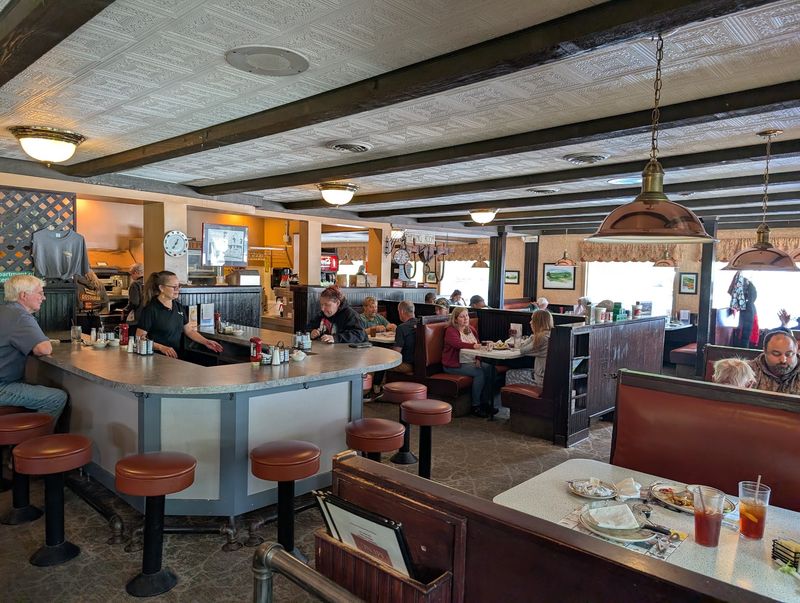 Wayside Restaurant, Bakery & Creamery