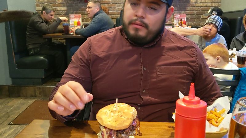 This Nebraska Burger Joint Has Served Hand-Pressed Burgers On Paper Napkins Since 1934 - Decor Hint Specials That Reward Good Timing